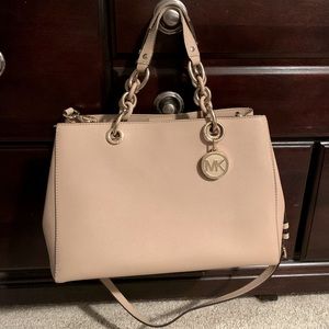 MK leather satchel purse. Good condition.